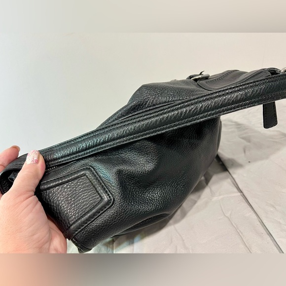 Cole Haan hobo shoulder bag in black leather. - Picture 6 of 14